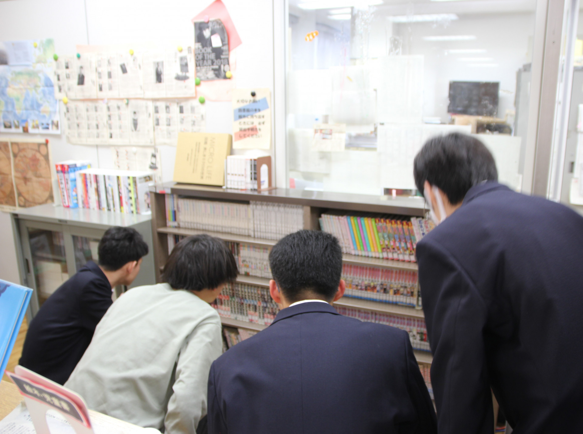 1年図書ガイダンス (28).JPG